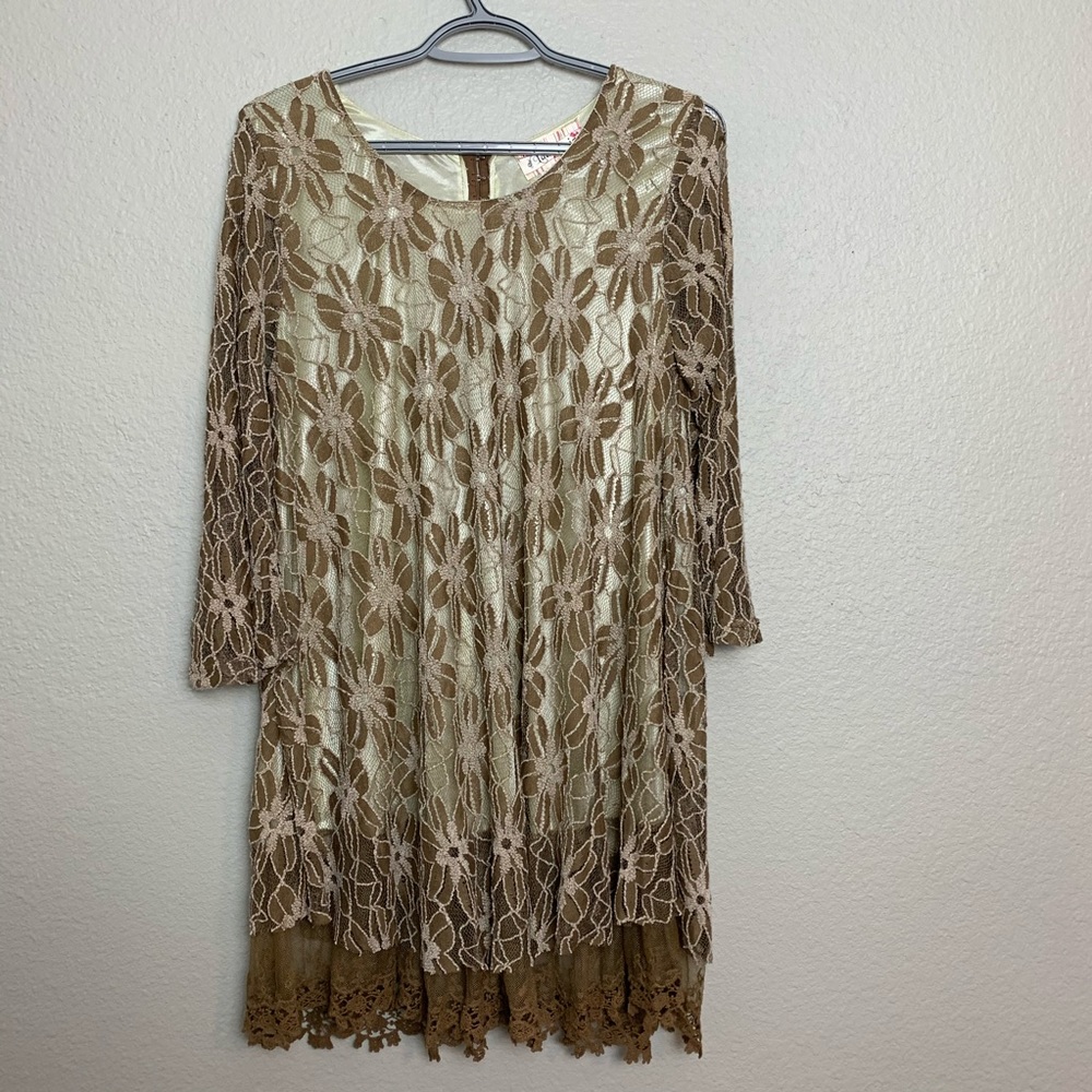 Lady Noiz lace tunic top
